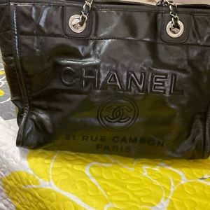 COPY - CHANEL preloved 2016 black calf skin deauville medium in very good condi…